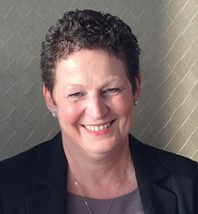 Portrait photo of Julie Holt